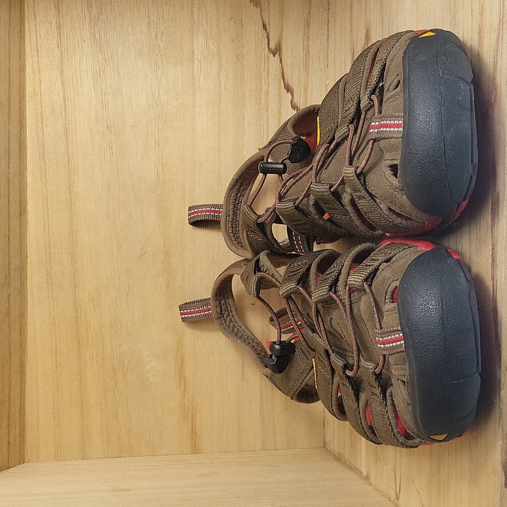 KEEN Clearwater CNX 1014452 Dark Earth/Racing Red Sandals - Picture 5 of 10